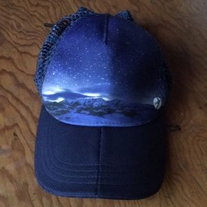 Oiselle Runner Trucker Hat